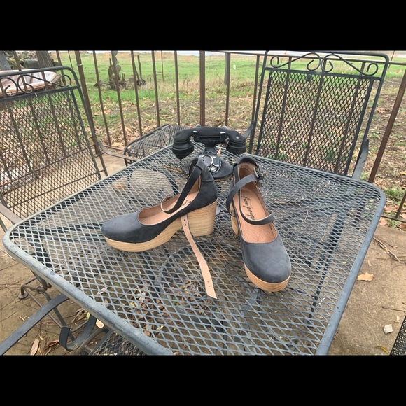 Free People platform high heel shoes - Picture 2 of 3